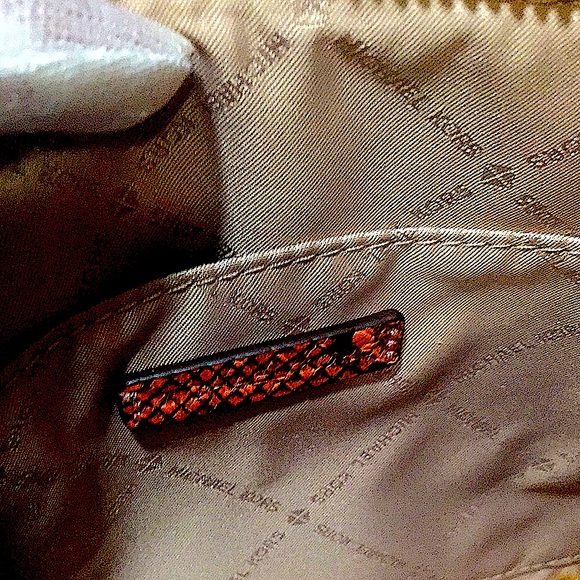 MICHAEL KORS EMBOSSED LEATHER CLUTCH WRISTLET(NWT) - Picture 7 of 10